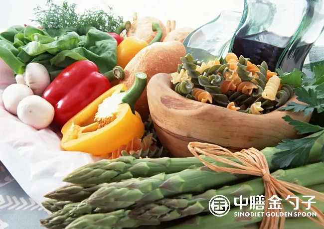 央廚預(yù)制菜引領(lǐng)餐飲業(yè)變革，提升生活品質(zhì).png